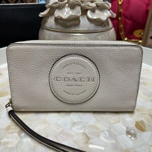 Coach Chalk Zip around Wallet Wristlet So Versatile!